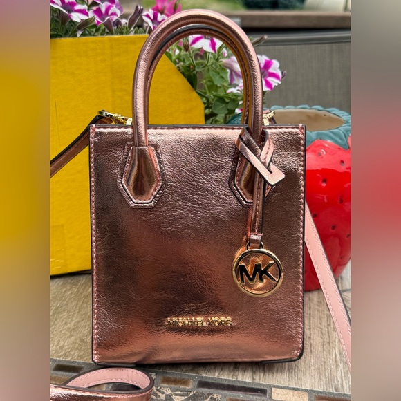 NWOT!Michael Kors Rose Gold Mini Bag w/ Luxe Finish Metallic Rose Gold - Picture 1 of 7